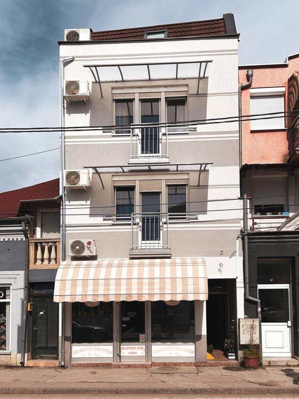Apartments Tatjana Ягодина Екстериор снимка